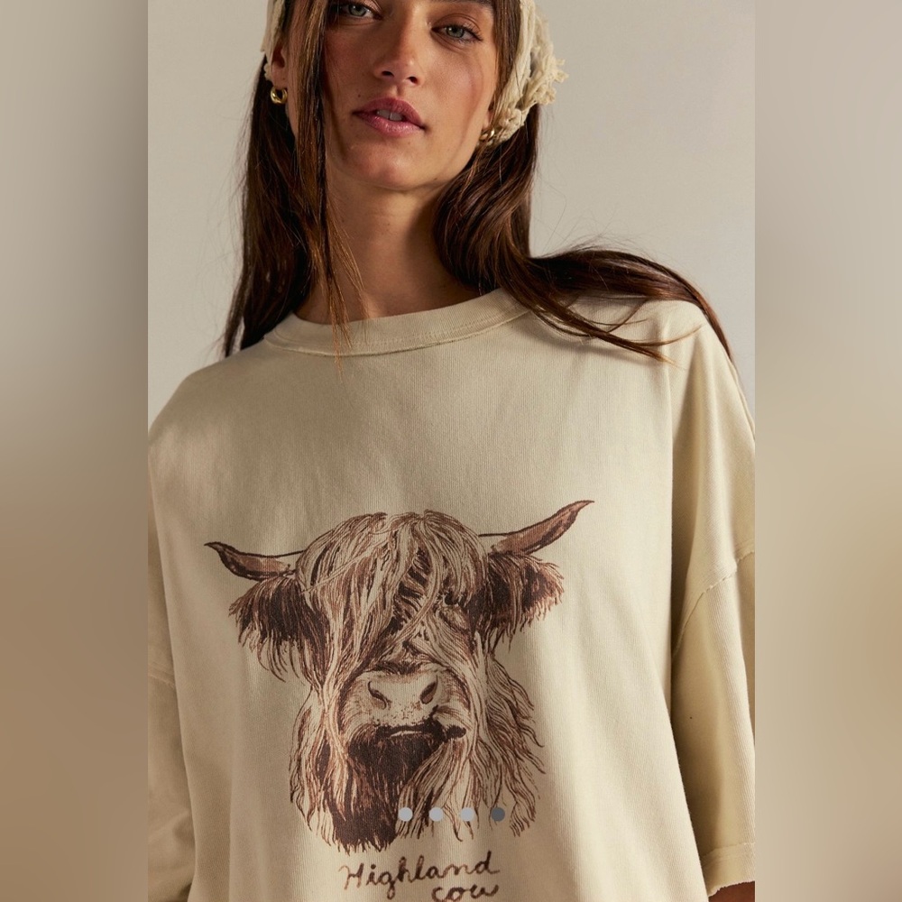 We The Free Cream Graphic Short Sleeve Tee with Highland Cow - Picture 3 of 6